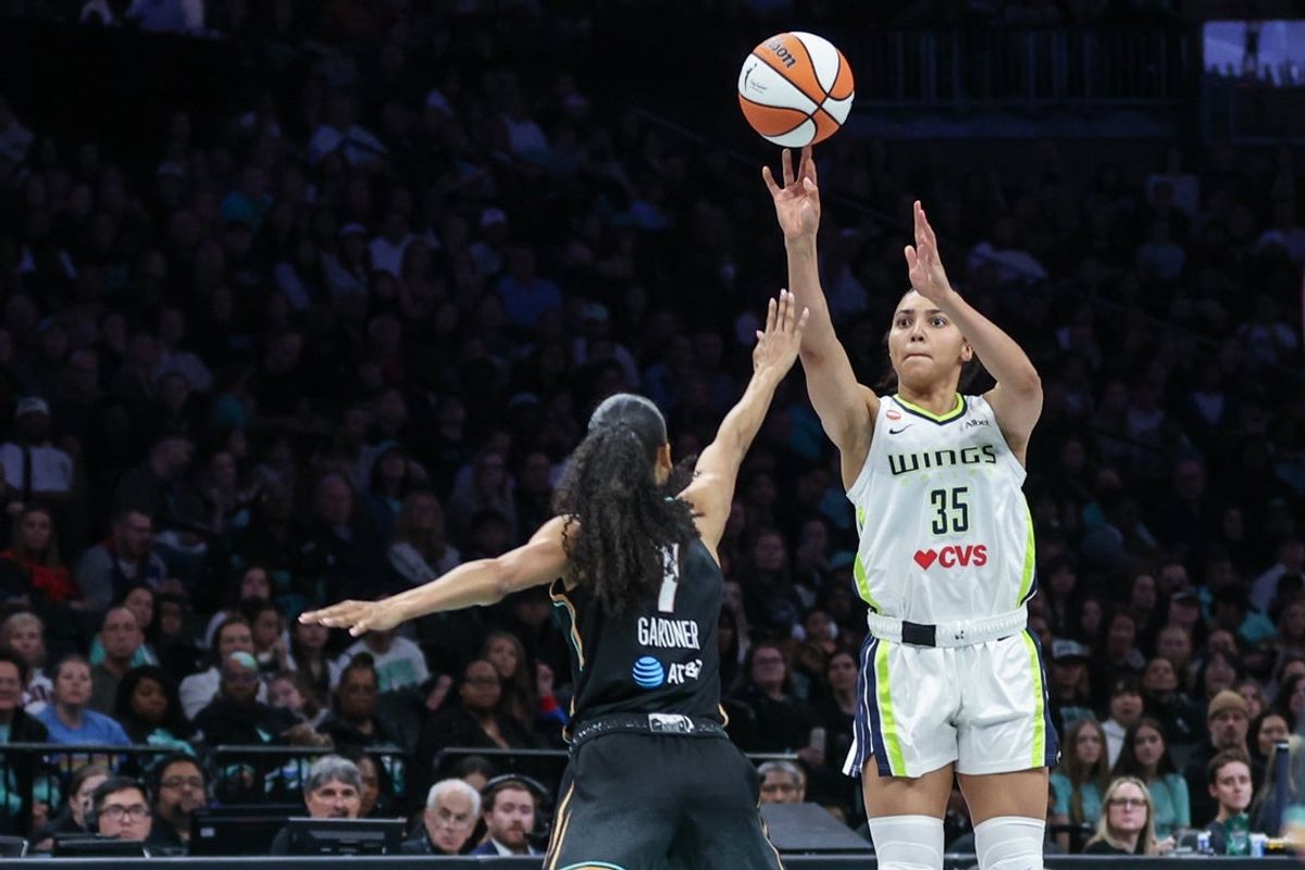 May 24, 2026; Brooklyn, New York, USA;  Dallas Wings guard Azzi Fudd (35) shoots past New York Liberty guard Rebekah Gardner (7) in the first quarter at Barclays Center. Mandatory Credit: Wendell Cruz-Imagn Images