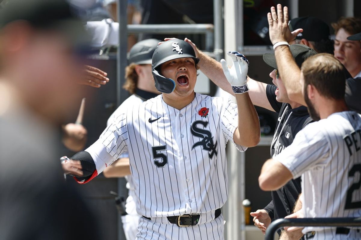 May 25, 2026; Chicago, Illinois, USA; Chicago White Sox first baseman Munetaka Murakami (5) celebrates with teammates in the dugout after hitting a solo home run against the Minnesota Twins during the first inning at Rate Field. Mandatory Credit: Kamil Krzaczynski-Imagn Images