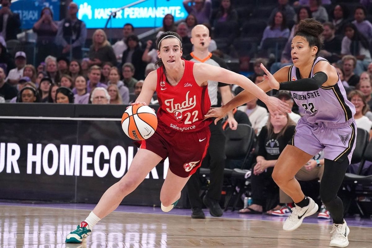 May 28, 2026; San Francisco, California, USA;  Indiana Fever guard Caitlin Clark (22) dribbles against Golden State Valkyries guard Veronica Burton (22) in the first quarter at Chase Center. Mandatory Credit: David Gonzales-Imagn Images
