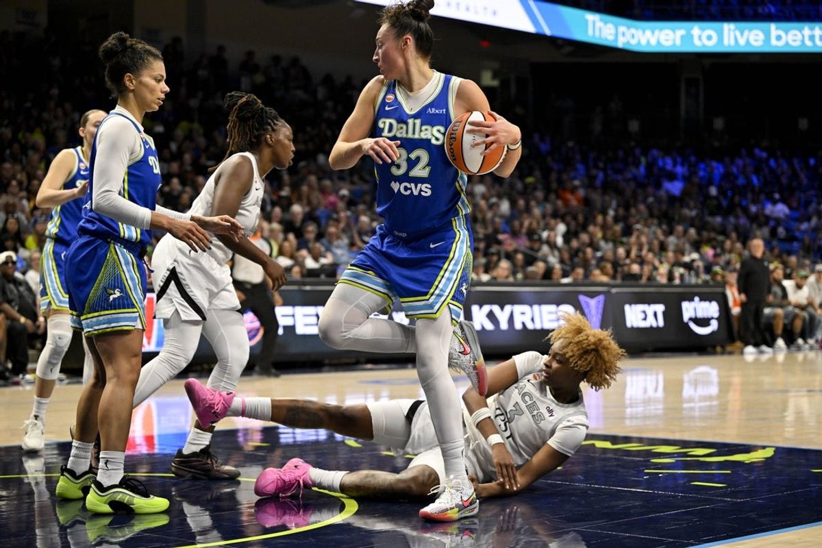 May 28, 2026; Arlington, Texas, USA; Dallas Wings forward Jessica Shepard (32) grabs a rebound in front of Las Vegas Aces forward Nalyssa Smith (3) during the second half at College Park Center. Mandatory Credit: Jerome Miron-Imagn Images