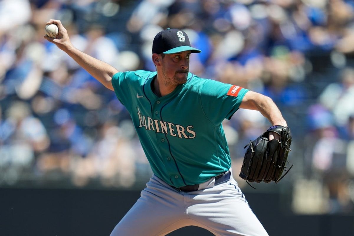 May 24, 2026; Kansas City, Missouri, USA; Seattle Mariners pitcher Cooper Criswell (88) pitches during the sixth inning against the Kansas City Royals at Kauffman Stadium. Mandatory Credit: Jay Biggerstaff-Imagn Images