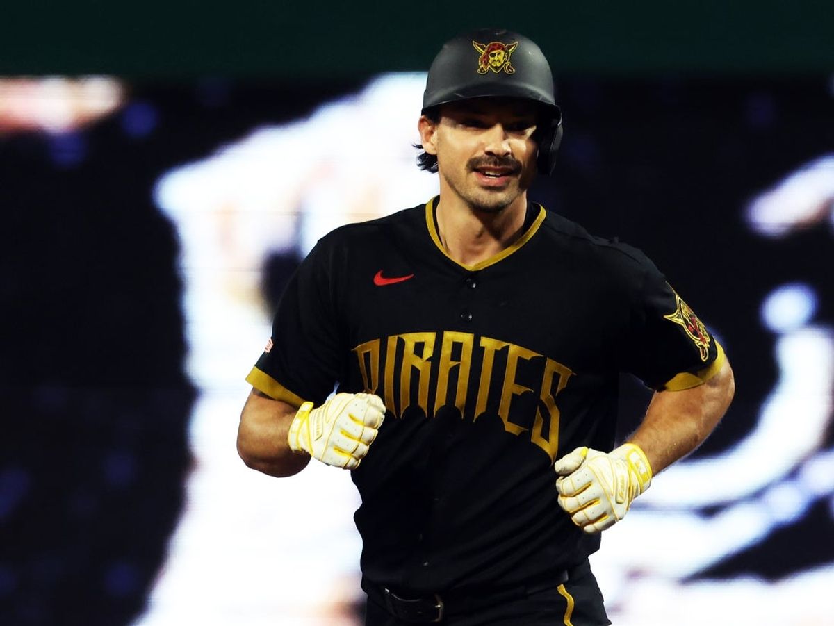 May 29, 2026; Pittsburgh, Pennsylvania, USA;  Pittsburgh Pirates left fielder Bryan Reynolds (10) circles the bases on  a game winning two run walk off home run to defeat the Minnesota Twins at PNC Park. Mandatory Credit: Charles LeClaire-Imagn Images