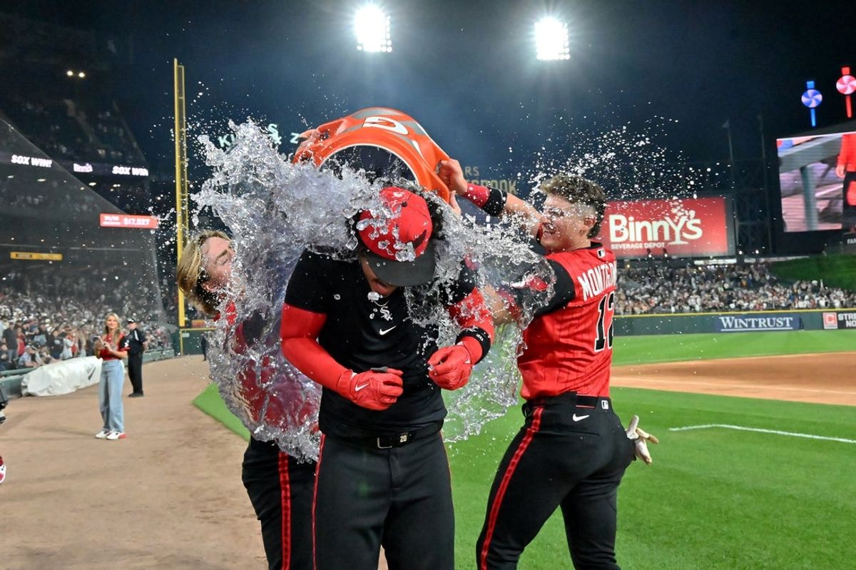 May 29, 2026; Chicago, Illinois, USA; Chicago White Sox third baseman Miguel Vargas (20) is dunked by second baseman Chase Meidroth (10) and shortstop Colson Montgomery (12) after hitting a walk-off home run against the Detroit Tigers during the tenth inning at Rate Field. Mandatory Credit: Patrick Gorski-Imagn Images