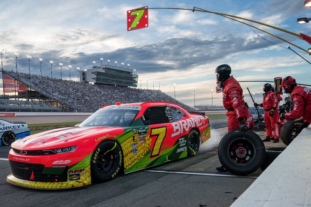 NASCAR O'Reilly Auto Parts Series driver Justin Allgaier (7) makes a pit stop during the Sports Illustrated Resorts 250 at Nashville Superspeedway in Lebanon, Tenn., Saturday, May 30, 2026.