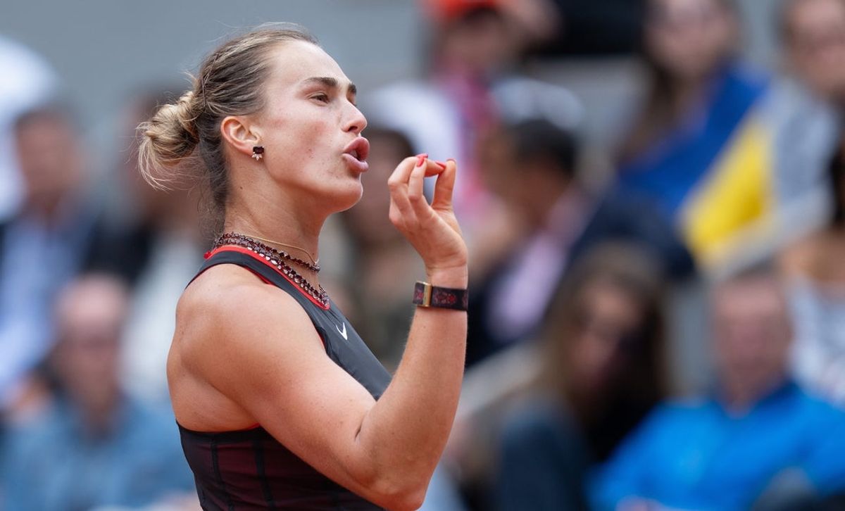 3 de junho de 2026; Paris, França; Aryna Sabalenka reage durante a partida contra Diana Shnaider, no dia 11, no Stade Roland Garros. Crédito obrigatório: Susan Mullane-Imagn Images