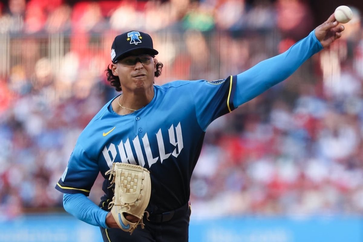 5 de junho de 2026; Filadélfia, Pensilvânia, EUA; O arremessador do Philadelphia Phillies, Jesus Luzardo (44), lança um arremesso durante o segundo turno contra o Chicago White Sox no Citizens Bank Park. Crédito obrigatório: Bill Streicher-Imagn Images