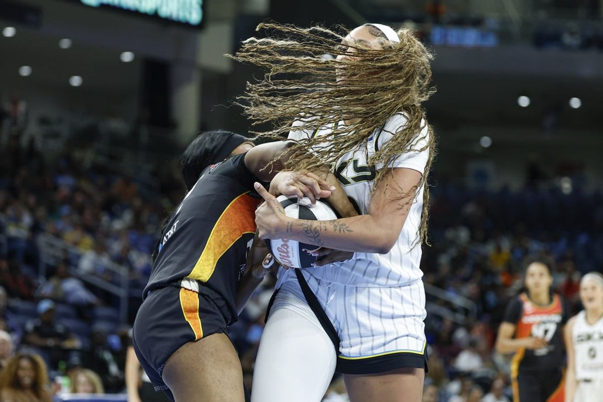 Jun 5, 2026; Chicago, Illinois, USA; Chicago Sky center Kamilla Cardoso (10) battles for the ball with Connecticut Sun forward Aneesah Morrow (24) during the first half at Wintrust Arena. Mandatory Credit: Kamil Krzaczynski-Imagn Images
