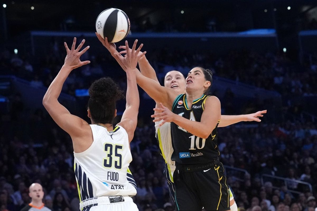 Jun 5, 2026; Los Angeles, CA, USA; Los Angeles Sparks guard Kelsey Plum (10) shoots the ball against Dallas Wings guard Paige Bueckers (5) and guard Azzi Fudd (35) in the first half at Crypto.com Arena.  Mandatory Credit: Kirby Lee-Imagn Images