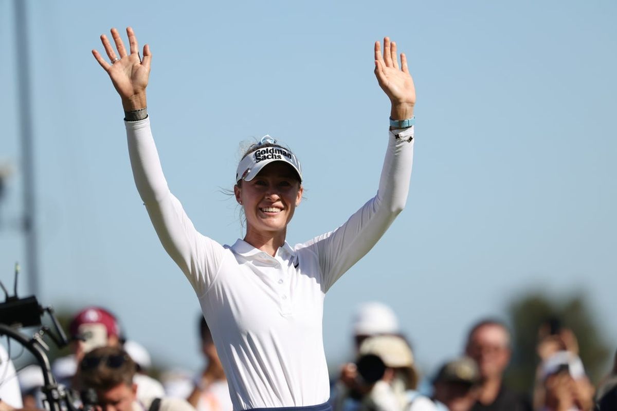 7 de junho de 2026; Pacific Palisades, Califórnia, EUA; Nelly Korda comemora no dia 18 após a rodada final do torneio de golfe US Women's Open no Riviera Country Club. Crédito obrigatório: Imagens Kiyoshi Mio-Imagn