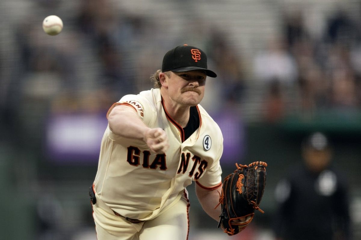 8 de junho de 2026; São Francisco, Califórnia, EUA; O arremessador titular do San Francisco Giants, Logan Webb (62), faz um arremesso contra o Washington Nationals durante o primeiro turno no Oracle Park. Crédito obrigatório: D. Ross Cameron-Imagn Images