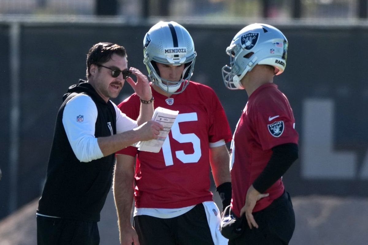 Jun 9, 2026; Henderson, NV, USA; Las Vegas Raiders offensive coordinator Andrew Janocko (left) talks with quarterbacks Fernando Mendoza (15) and Kirk Cousins (8) during minicamp at Intermountain Health Performance Center. Mandatory Credit: Kirby Lee-Imagn Images
