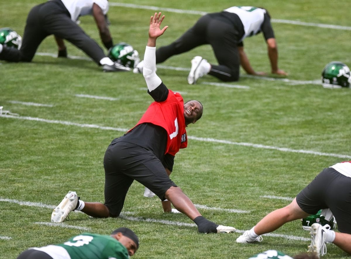Jun 10, 2026; Florham Park, NY, USA; New York Jets quarterback Geno Smith (7) warms up during minicamp at Atlantic Health Jets Training Center. Mandatory Credit: John Jones-Imagn Images