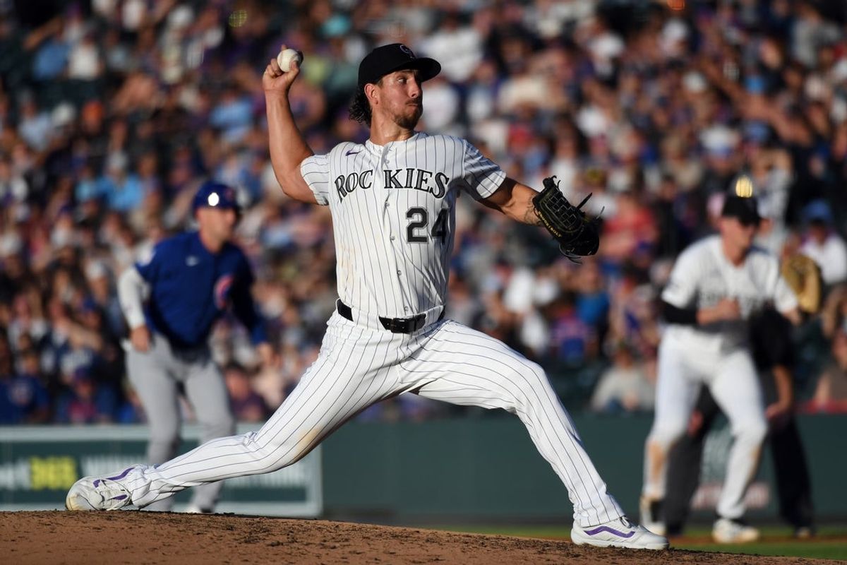 10 de junho de 2026; Denver, Colorado, EUA; O arremessador do Colorado Rockies, Michael Lorenzen (24), arremessa na quarta entrada contra o Chicago Cubs no Coors Field. Crédito obrigatório: Christopher Hanewinckel-Imagn Images