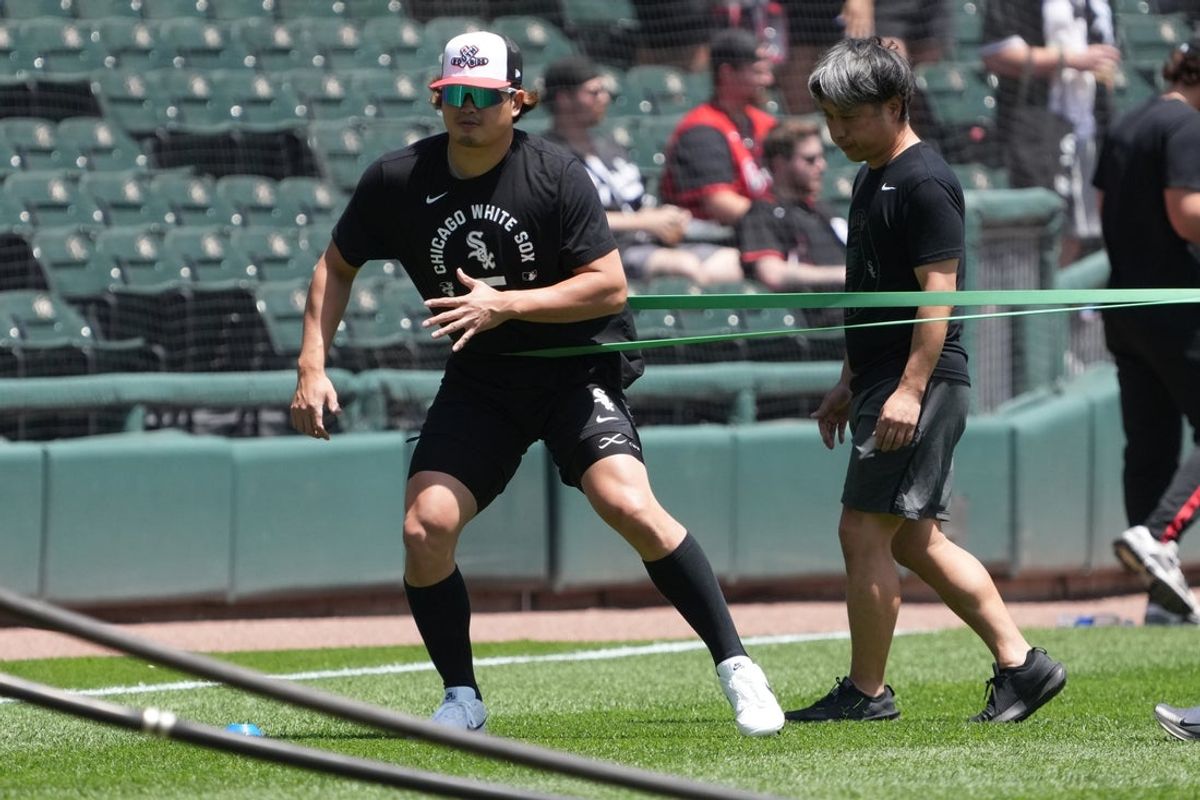 Jun 13, 2026; Chicago, Illinois, USA; Chicago White Sox first baseman Munetaka Murakami (5) warms up before a game against the Los Angeles Dodgers. Murakami has been out since incurring an injury at Rate Field. Mandatory Credit: David Banks-Imagn Images
