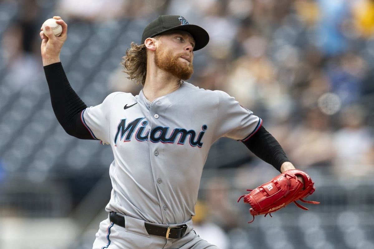 14 de junho de 2026; Pittsburgh, Pensilvânia, EUA; O arremessador titular do Miami Marlins, Max Meyer (23), arremessa contra o Pittsburgh Pirates durante o primeiro turno no PNC Park. Crédito obrigatório: Scott Galvin-Imagn Images