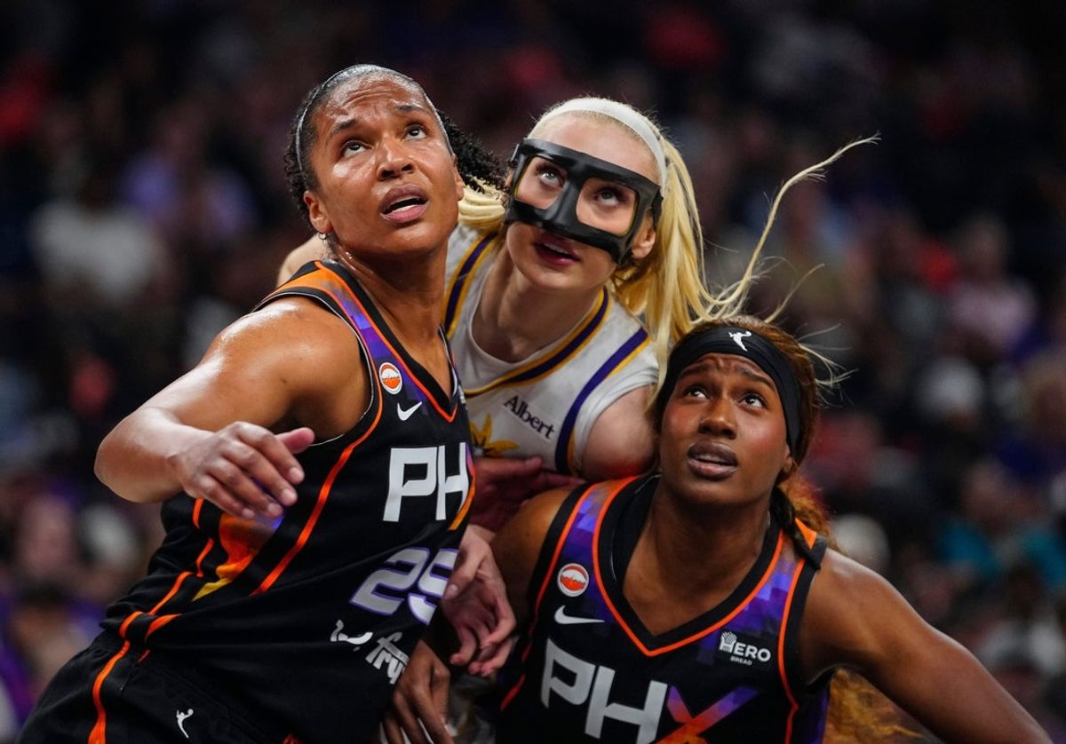 Mercury forward Alyssa Thomas (L) boxes out Sparks forward Cameron Brink (22) during a game at the Mortgage Matchup Center in Phoenix, on June 13, 2026.
