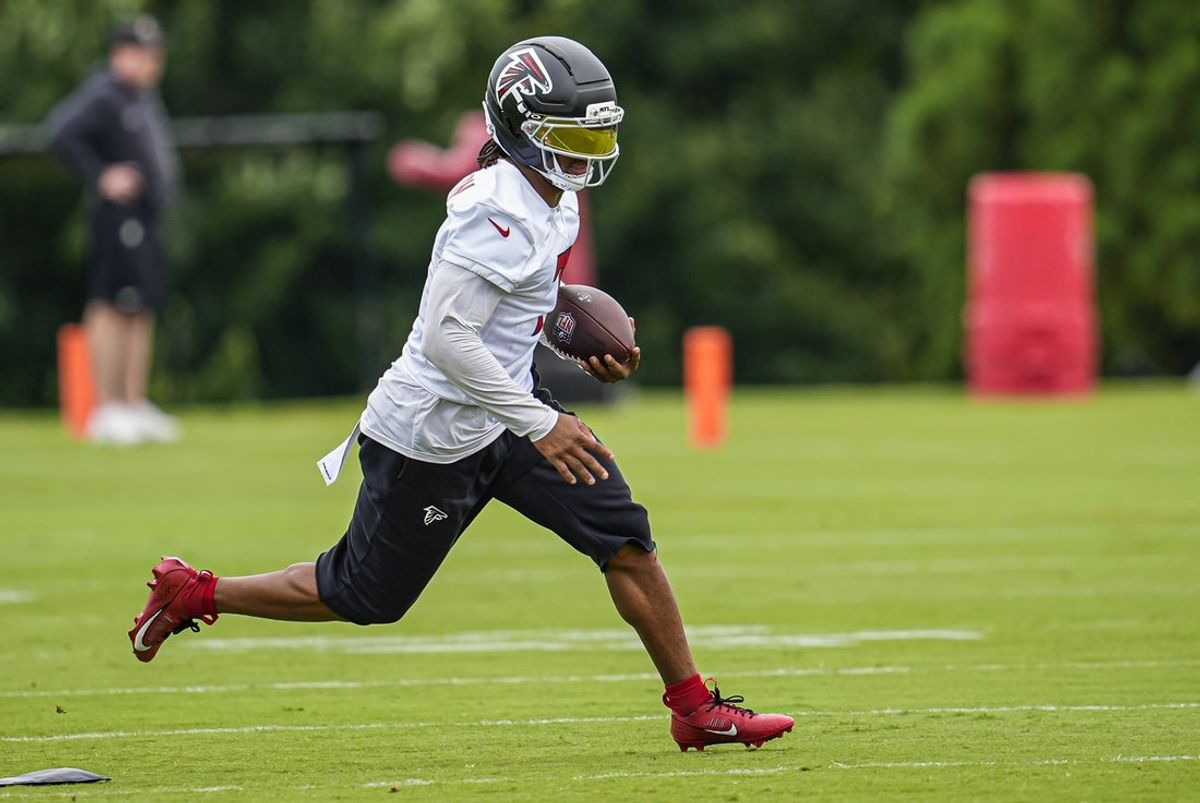Jun 16, 2026; Atlanta, GA, USA; Atlanta Falcons running back Bijan Robinson (7) runs with the ball on the field during Minicamp. Mandatory Credit: Dale Zanine-Imagn Images