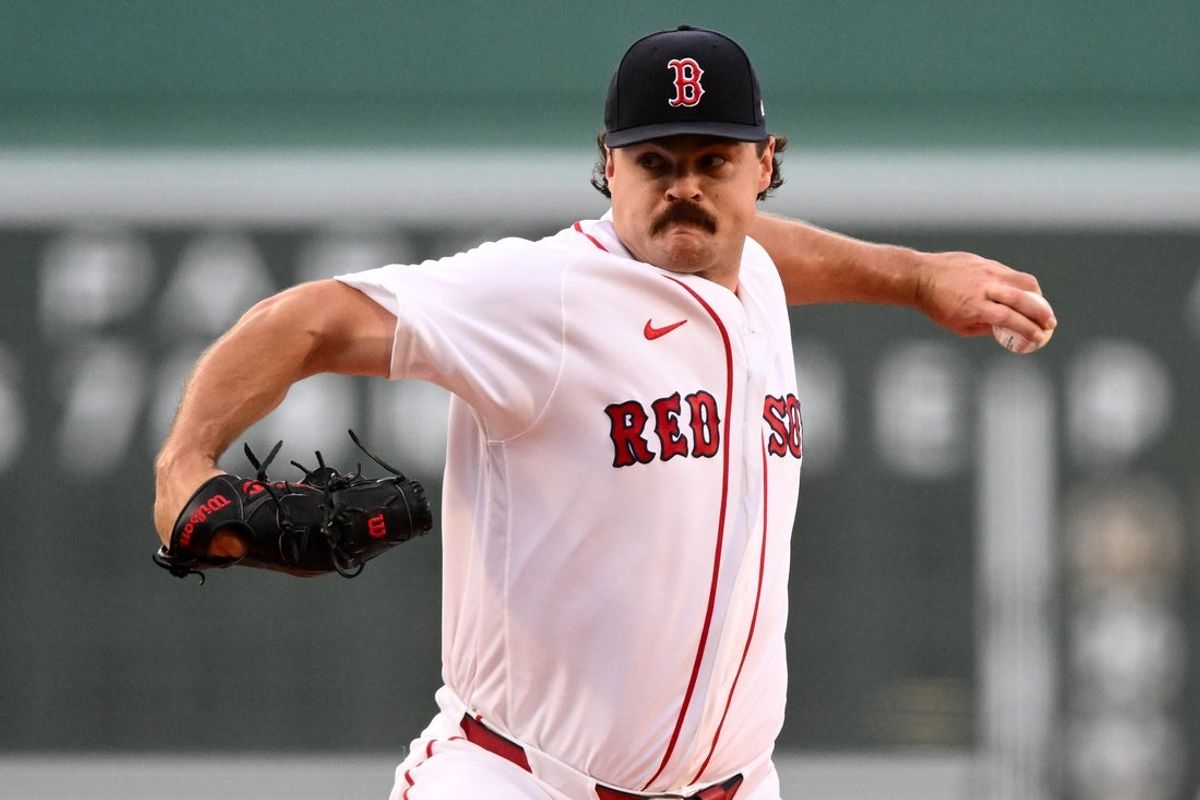 16 de junho de 2026; Boston, Massachusetts, EUA; O arremessador do Boston Red Sox, Payton Tolle (70), arremessa contra o Toronto Blue Jays durante o primeiro turno no Fenway Park. Crédito obrigatório: Brian Fluharty-Imagn Images