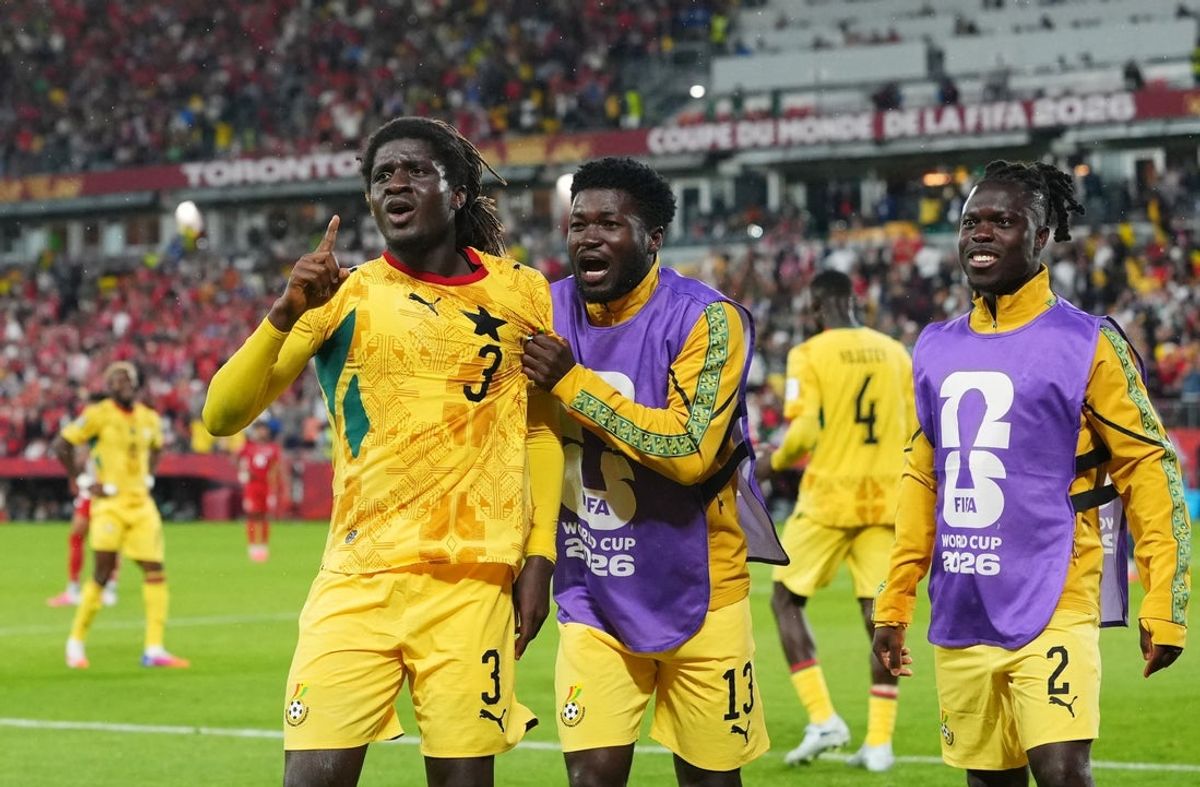 17 de junho de 2026; Toronto, Canadá; Caleb Yirenkyi, de Gana, comemora seu primeiro gol com Christopher Baah e Alidu Seidu. Crédito obrigatório: Kevin Sousa-Imagn Images