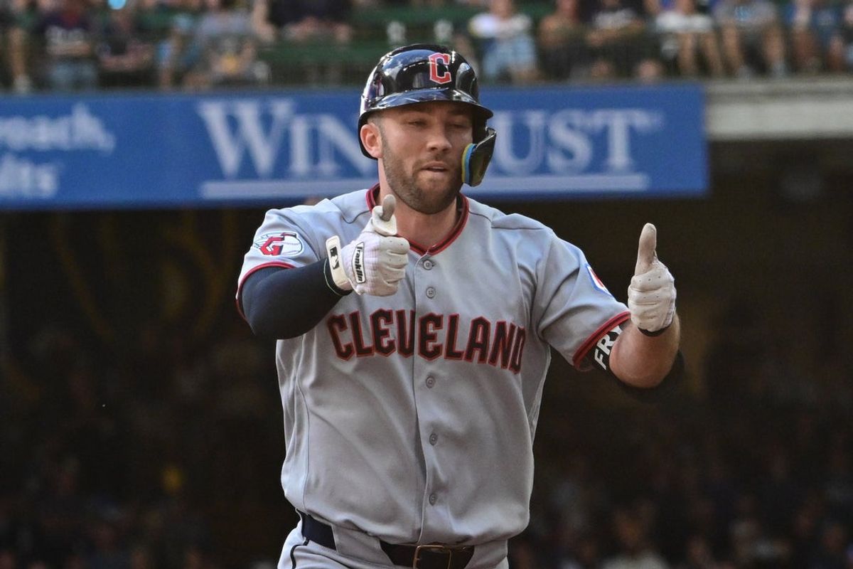 18 de junho de 2026; Milwaukee, Wisconsin, EUA; O defensor esquerdo do Cleveland Guardians, David Fry (6), reage após acertar um home run solo no terceiro turno contra o Milwaukee Brewers no American Family Field. Crédito obrigatório: Benny Sieu-Imagn Images