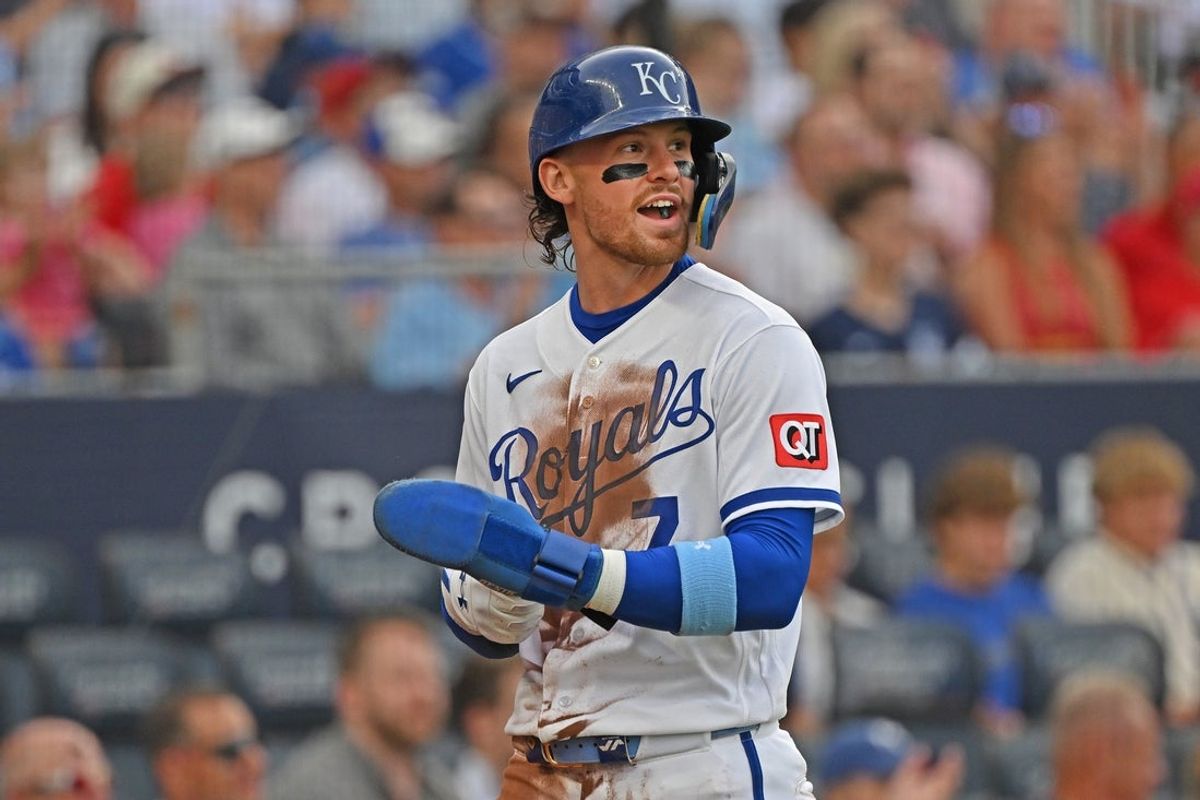18 de junho de 2026; Kansas City, Missouri, EUA; O shortstop do Kansas City Royals, Bobby Witt Jr. (7), reage após marcar no segundo turno contra o St. Crédito obrigatório: Peter Aiken-Imagn Images