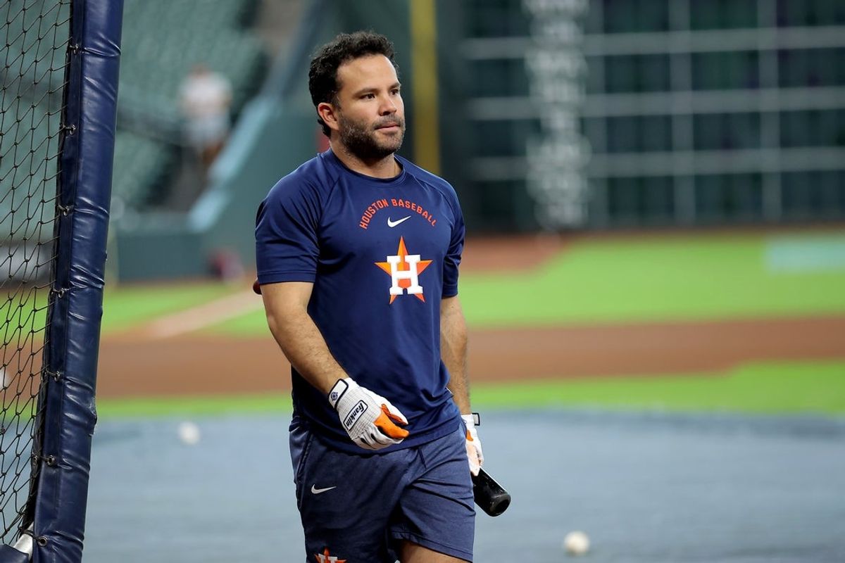 19 de junho de 2026; Houston, Texas, EUA; O segunda base do Houston Astros, Jose Altuve (27), se aquece antes de um jogo contra o Cleveland Guardians no Daikin Park. Crédito obrigatório: Erik Williams-Imagn Images