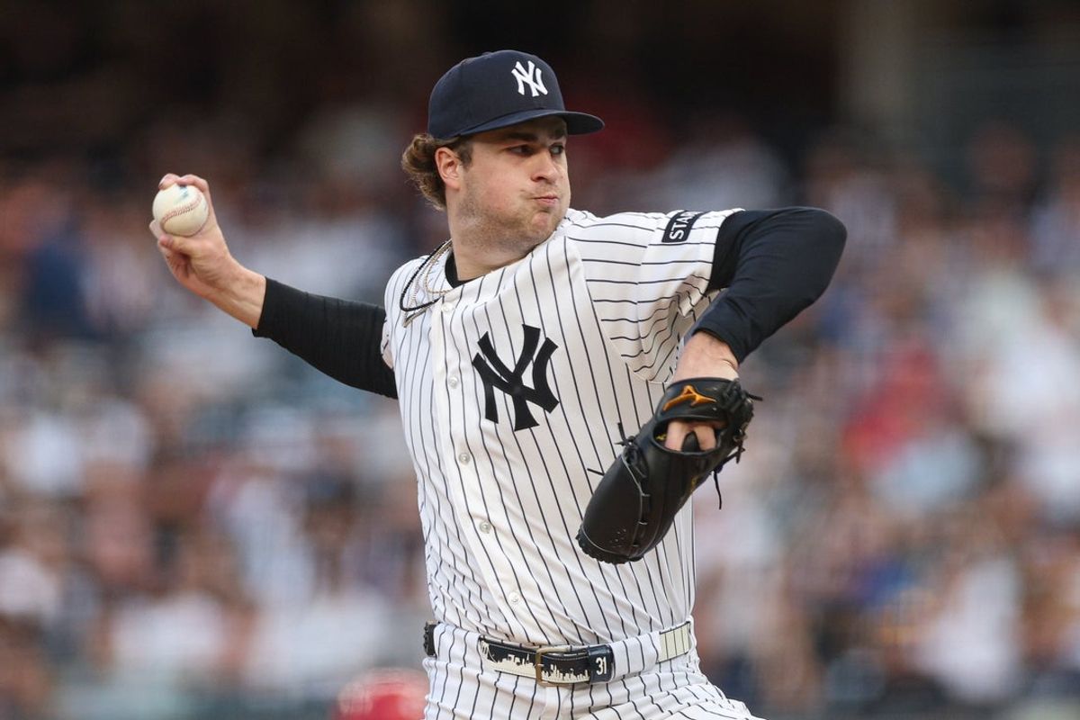 19 de junho de 2026; Bronx, Nova York, EUA; O arremessador do New York Yankees, Cam Schlittler (31), faz um arremesso durante o primeiro turno contra o Cincinnati Reds no Yankee Stadium. Crédito obrigatório: Vincent Carchietta-Imagn Images