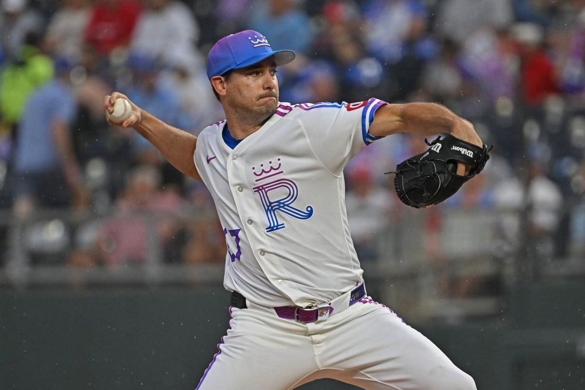 19 de junho de 2026; Kansas City, Missouri, EUA; O arremessador titular do Kansas City Royals, Seth Lugo (67), lança um arremesso no segundo turno contra o St. Louis Cardinals no Kauffman Stadium. Crédito obrigatório: Peter Aiken-Imagn Images