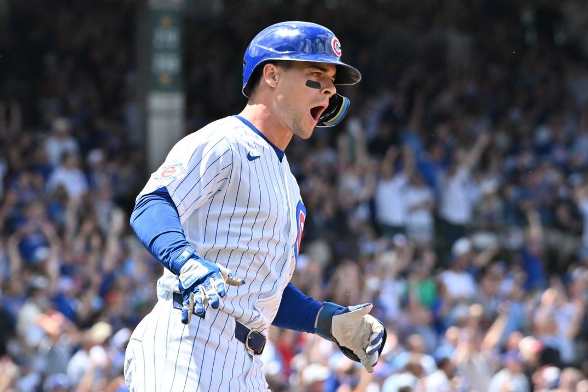 20 de junho de 2026; Chicago, Illinois, EUA; O defensor direito do Chicago Cubs, Matt Shaw (6), contorna as bases depois de fazer um home run de três corridas contra o Toronto Blue Jays durante a segunda entrada no Wrigley Field. Crédito obrigatório: Patrick Gorski-Imagn Images