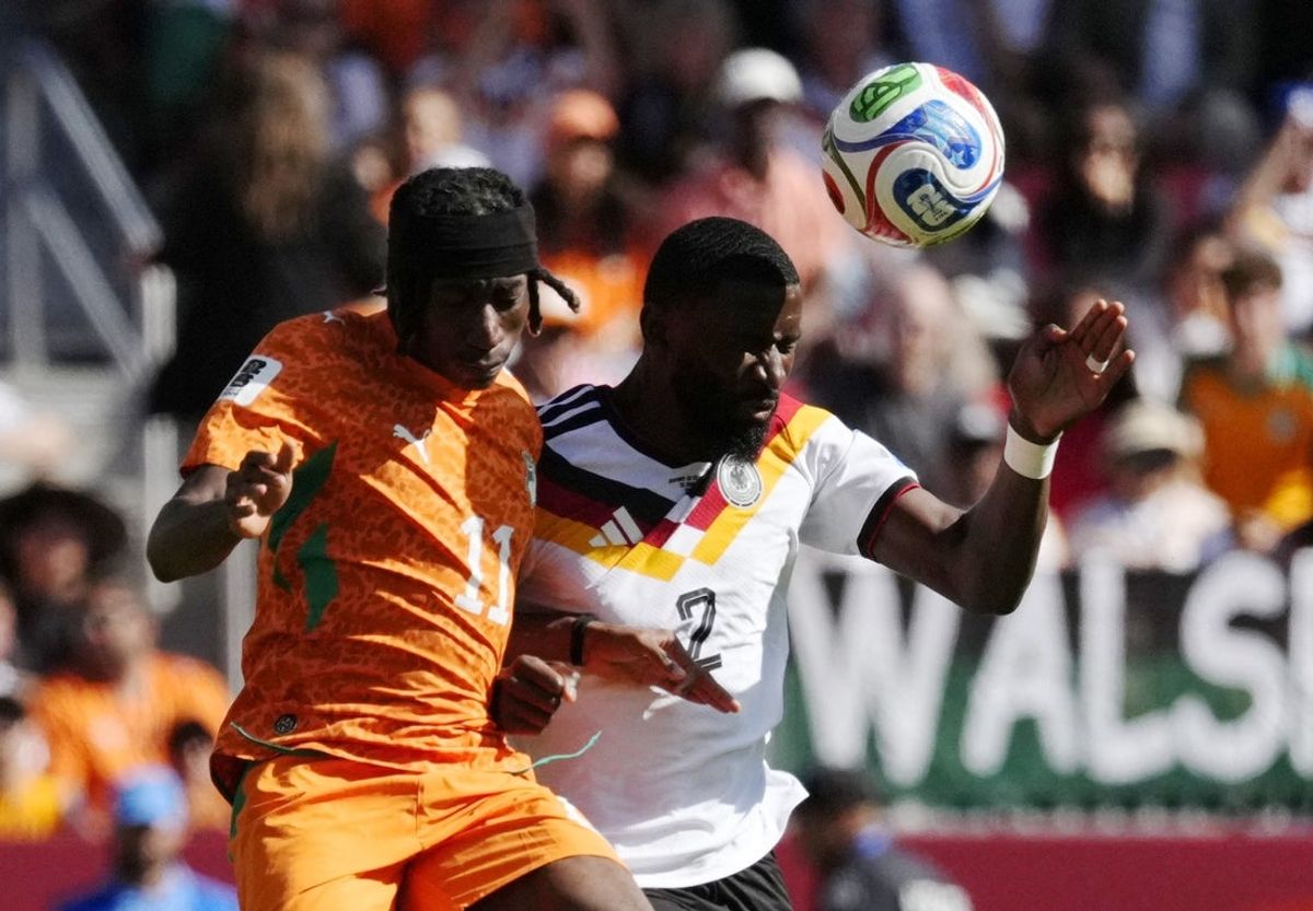 20 de junho de 2026; Toronto, Canadá; Yan Diomande, da Costa do Marfim, em ação com Antonio Rudiger, da Alemanha. Crédito obrigatório: Kevin Sousa-Imagn Images