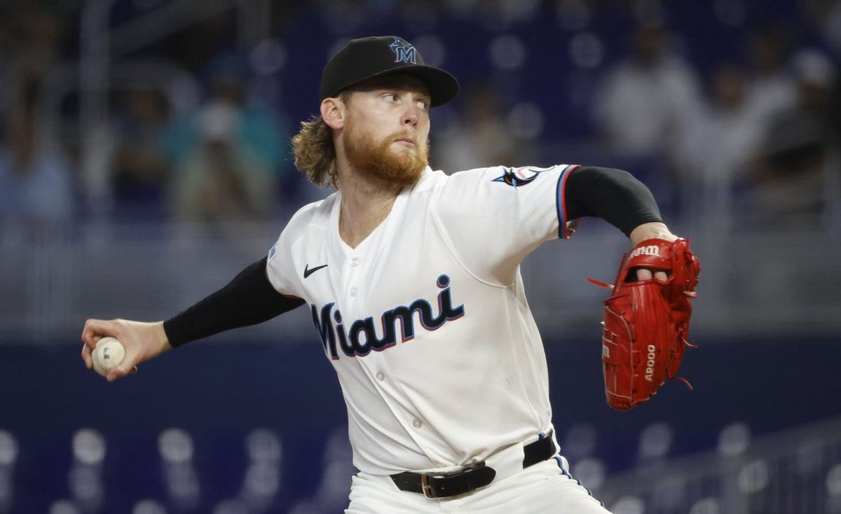 20 de junho de 2026; Miami, Flórida, EUA; O arremessador titular do Miami Marlins, Max Meyer (23), lança contra o San Francisco Giants durante o primeiro turno no LoDepot Park. Crédito obrigatório: Imagens Rhona Wise-Imagn