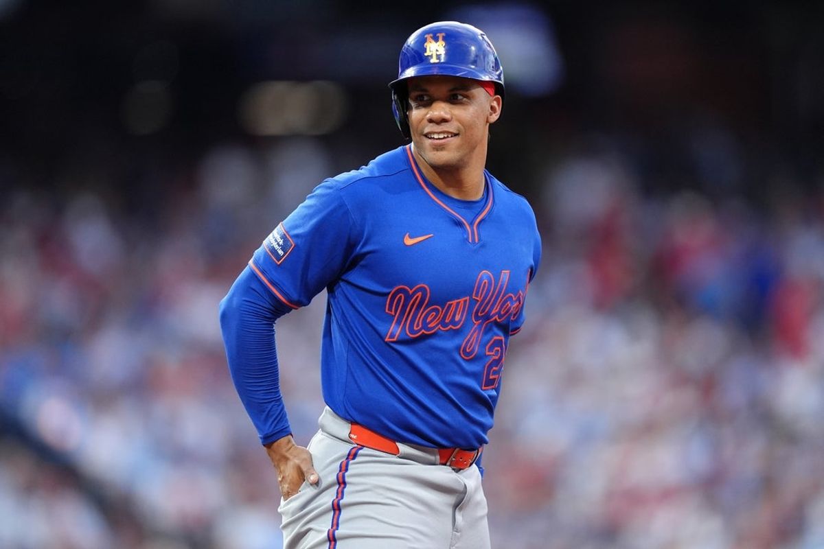20 de junho de 2026; Filadélfia, Pensilvânia, EUA; O defensor externo do New York Mets, Juan Soto (22), reage após acertar uma única contra o Philadelphia Phillies na terceira entrada no Citizens Bank Park. Crédito obrigatório: Kyle Ross-Imagn Images