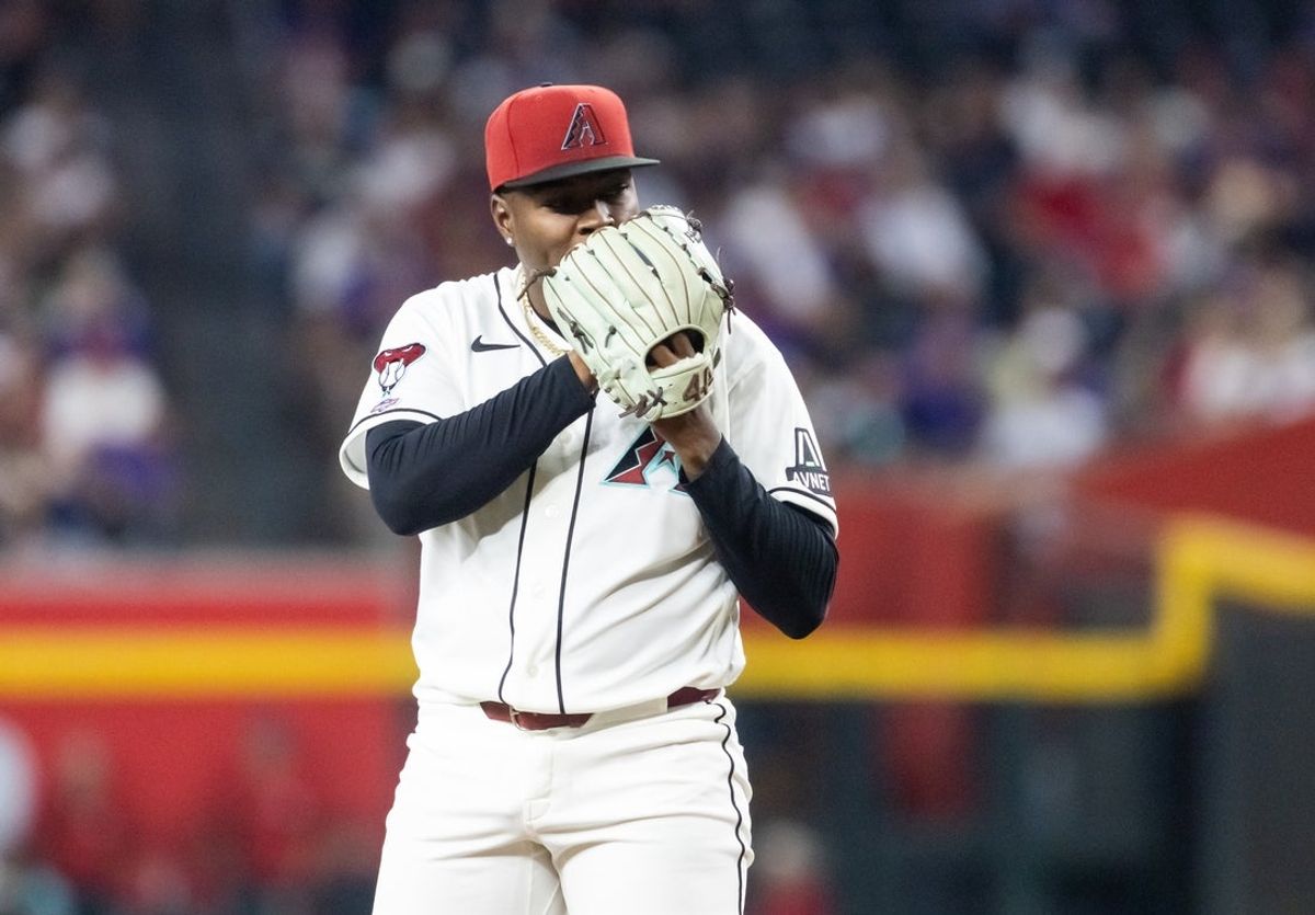 21 de junho de 2026; Phoenix, Arizona, EUA; O arremessador do Arizona Diamondbacks, Jose Cabrera, no segundo turno contra o Minnesota Twins no Chase Field. Crédito obrigatório: Mark J. Rebilas-Imagn Images