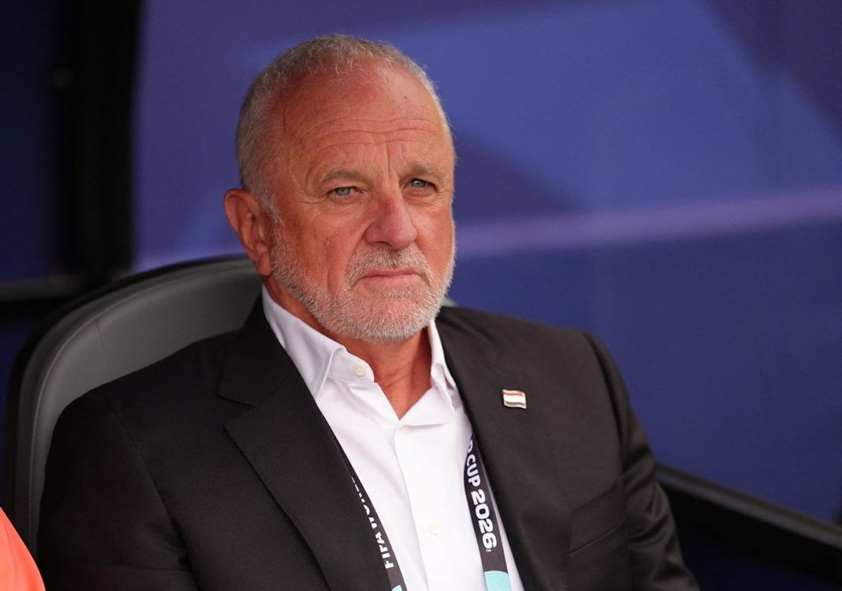 June 22, 2026; Philadelphia, Pennsylvania, U.S.; Iraq coach Graham Arnold before the match.  Mandatory Credit: Kyle Ross-Imagn Images