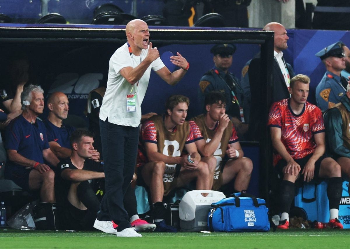 June 22, 2026; East Rutherford, New Jersey, U.S.; Norway coach Stale Solbakken reacts.  Mandatory Credit: Vincent Carchietta-Imagn Images