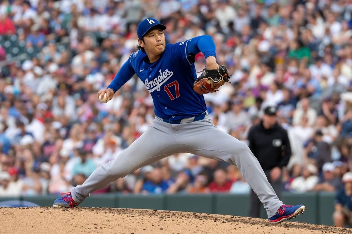 24 de junho de 2026; Mineápolis, Minnesota, EUA; O arremessador titular do Los Angeles Dodgers, Shohei Ohtani (17), faz um arremesso contra o Minnesota Twins na quarta entrada no Target Field. Crédito obrigatório: Jesse Johnson-Imagn Images