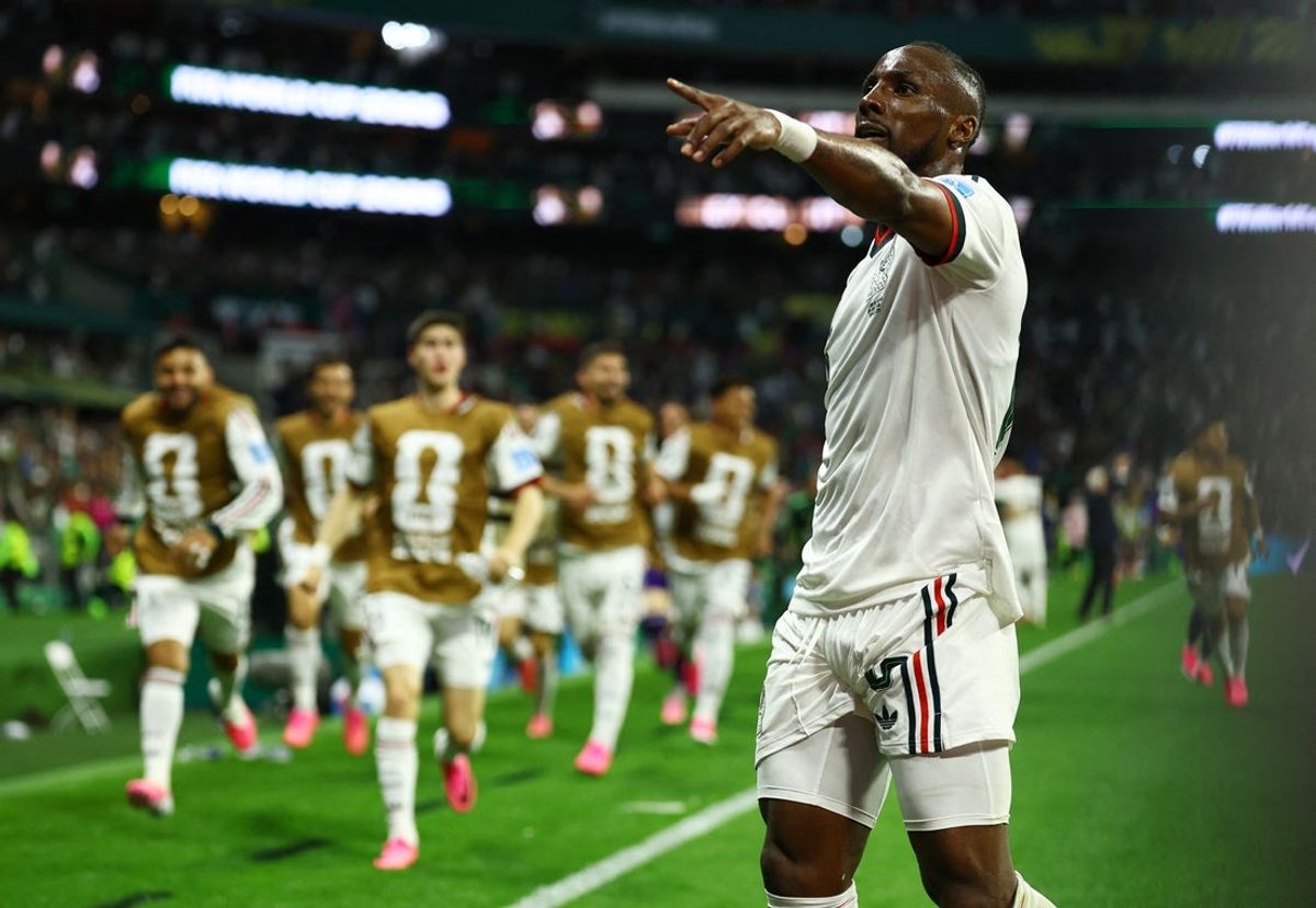 24 de junho de 2026; Cidade do México, México; Julian Quinones, do México, comemora seu segundo gol. Crédito obrigatório: Pedro Nunes-Reuters via Imagn Images