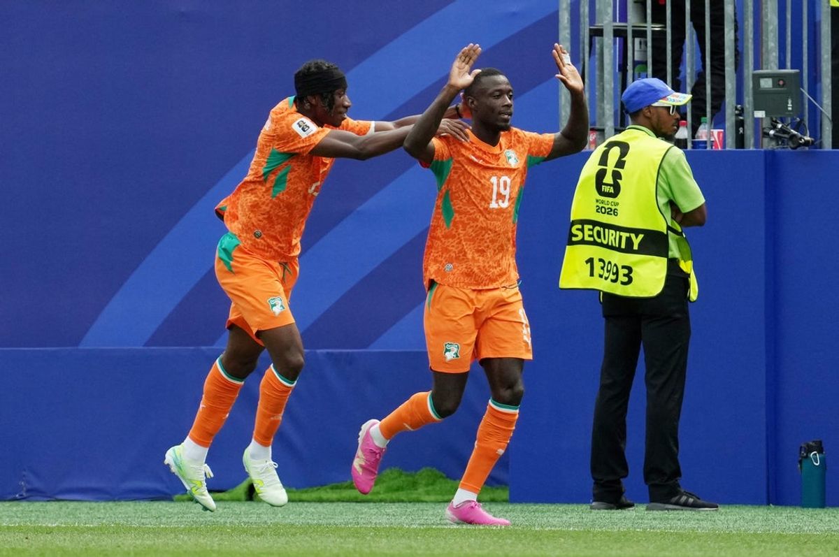 25 de junho de 2026; Filadélfia, Pensilvânia, EUA; Nicolas Pepe, da Costa do Marfim, comemora seu primeiro gol com Yan Diomande. Crédito obrigatório: James Lang-Imagn Images