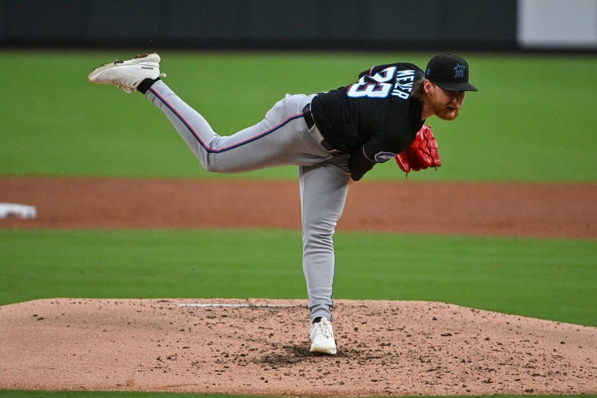 26 de junho de 2026; Louis, Missouri, EUA; O arremessador titular do Miami Marlins, Max Meyer (23), arremessa contra o St. Louis Cardinals durante a terceira entrada no Busch Stadium. Crédito obrigatório: Jeff Curry-Imagn Images