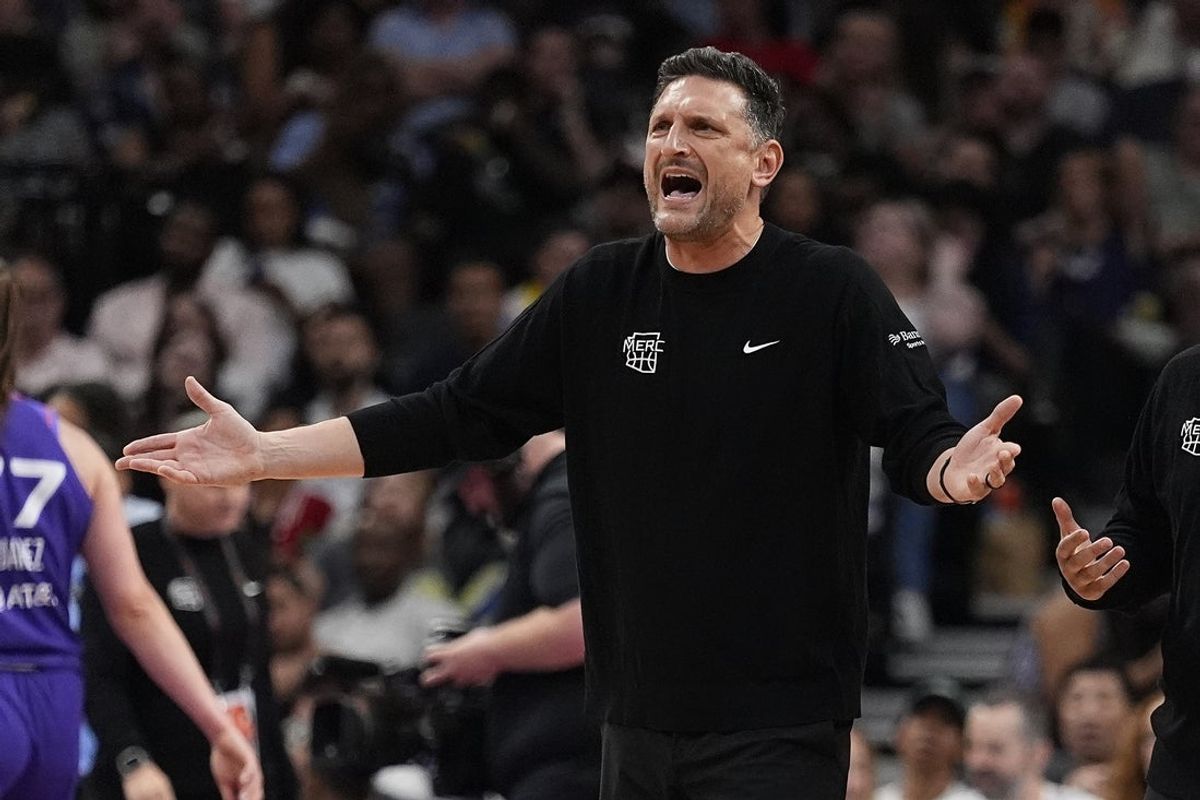 27 de junho de 2026; Toronto, Ontário, CAN; O técnico do Phoenix Mercury, Nate Tibbetts, reage a uma chamada dos árbitros que resultou em uma falta técnica durante o segundo tempo contra o Toronto Tempo, na Scotiabank Arena. Crédito obrigatório: John E. Sokolowski-Imagn Images