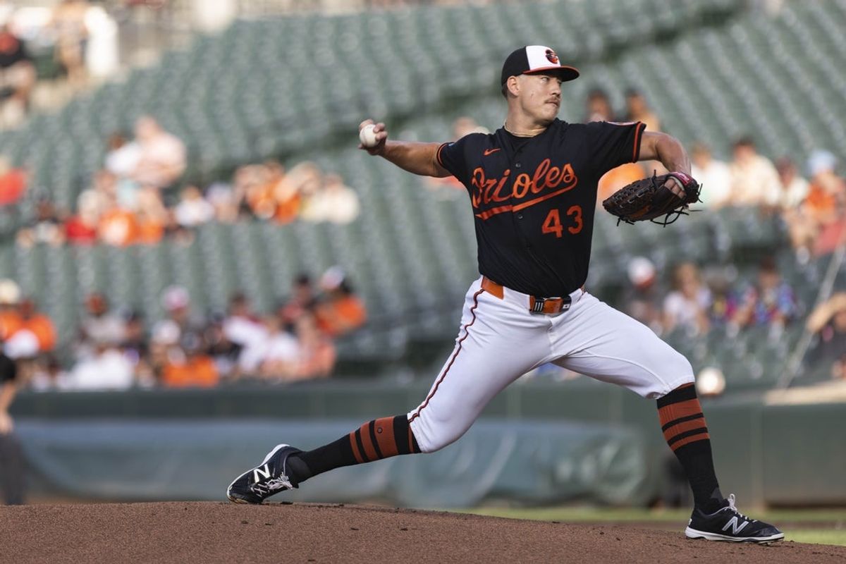 30 de junho de 2026; Baltimore, Maryland, EUA; O arremessador do Baltimore Orioles, Trey Gibson (43), arremessou no primeiro turno contra o Chicago White Sox no Oriole Park em Camden Yards. Crédito obrigatório: Lexi Thompson-Imagn Images