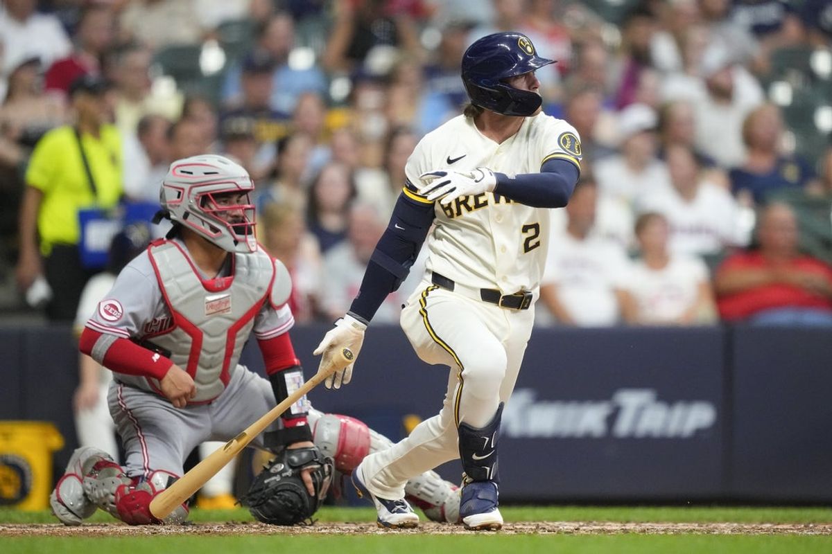 30 de junho de 2026; Milwaukee, Wisconsin, EUA; O segunda base do Milwaukee Brewers, Brice Turang (2), marcou durante a sexta entrada contra o Cincinnati Reds no American Family Field. Crédito obrigatório: Jeff Hanisch-Imagn Images