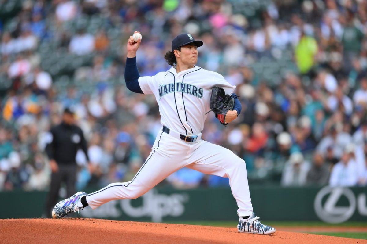 30 de junho de 2026; Seattle, Washington, EUA; O arremessador titular do Seattle Mariners, Bryan Woo (22), arremessa para o Los Angeles Angels durante o primeiro turno no T-Mobile Park. Crédito obrigatório: Steven Bisig-Imagn Images
