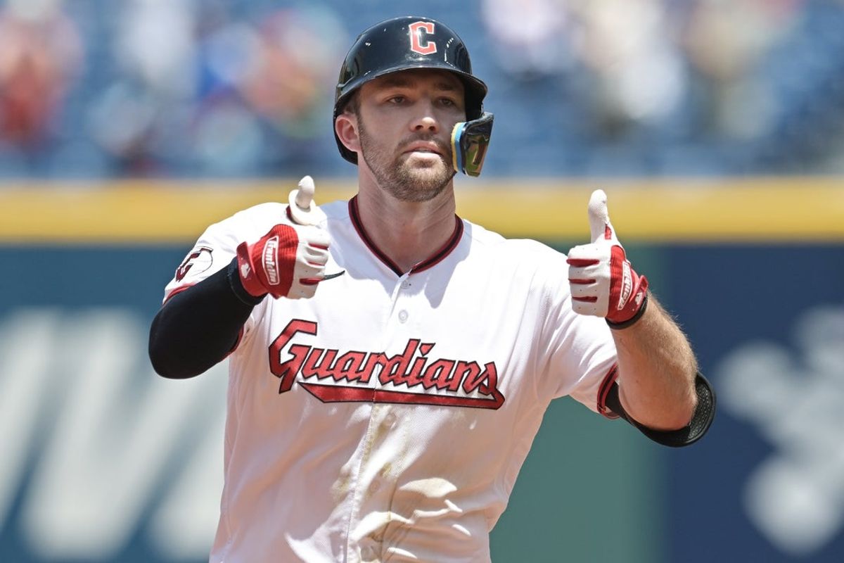 1º de julho de 2026; Cleveland, Ohio, EUA; O defensor esquerdo do Cleveland Guardians, David Fry (6), contorna as bases depois de fazer um home run durante o segundo turno contra o Texas Rangers no Progressive Field. Crédito obrigatório: Ken Blaze-Imagn Images