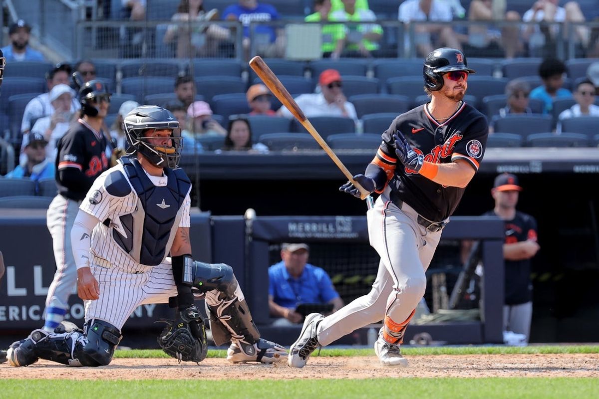 1º de julho de 2026; Bronx, Nova York, EUA; O jogador da segunda base do Detroit Tigers, Zach McKinstry (39), segue em frente em uma única corrida de três corridas contra o New York Yankees durante a décima primeira entrada no Yankee Stadium. Crédito obrigatório: Brad Penner-Imagn Images