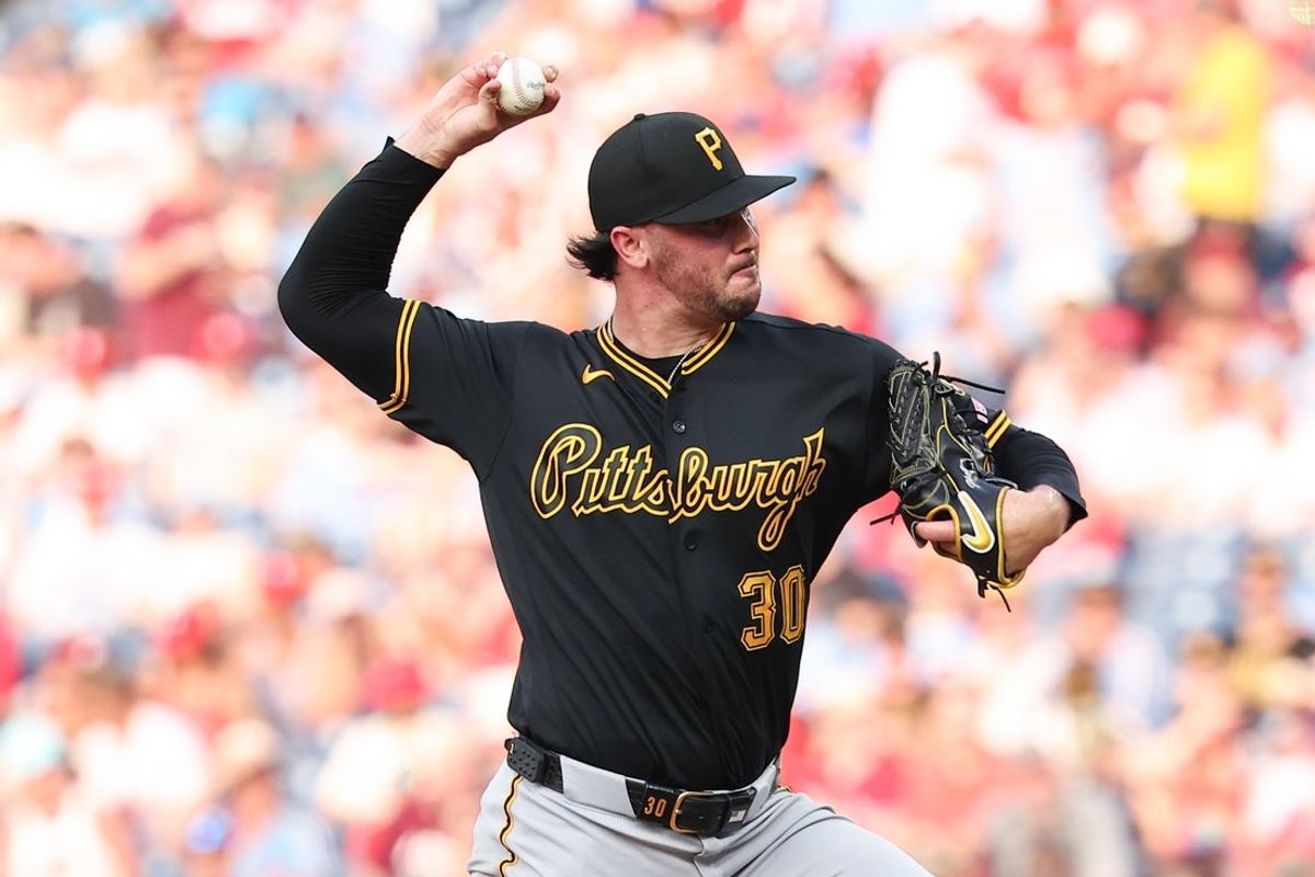 1º de julho de 2026; Filadélfia, Pensilvânia, EUA; O arremessador do Pittsburgh Pirates, Paul Skenes (30), lança um arremesso durante o segundo turno contra o Philadelphia Phillies no Citizens Bank Park. Crédito obrigatório: Bill Streicher-Imagn Images