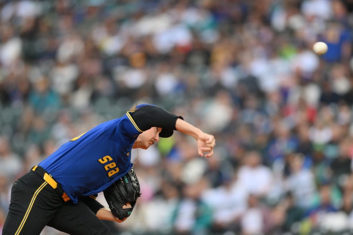2 de julho de 2026; Seattle, Washington, EUA; O arremessador titular do Seattle Mariners, Bryce Miller (50), arremessa para o Los Angeles Angels durante o primeiro turno no T-Mobile Park. Crédito obrigatório: Steven Bisig-Imagn Images