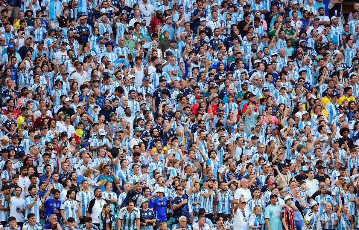 3 de julho de 2026; Miami Gardens, Flórida, EUA; Torcedores argentinos nas arquibancadas durante a partida. Crédito obrigatório: Sam Navarro-Imagn Images
