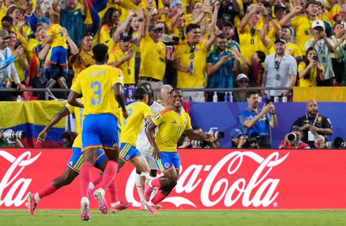 3 de julho de 2026; Kansas City, Missouri, EUA; Jhon Arias, da Colômbia, comemora seu primeiro gol. Crédito obrigatório: Jay Biggerstaff-Imagn Images