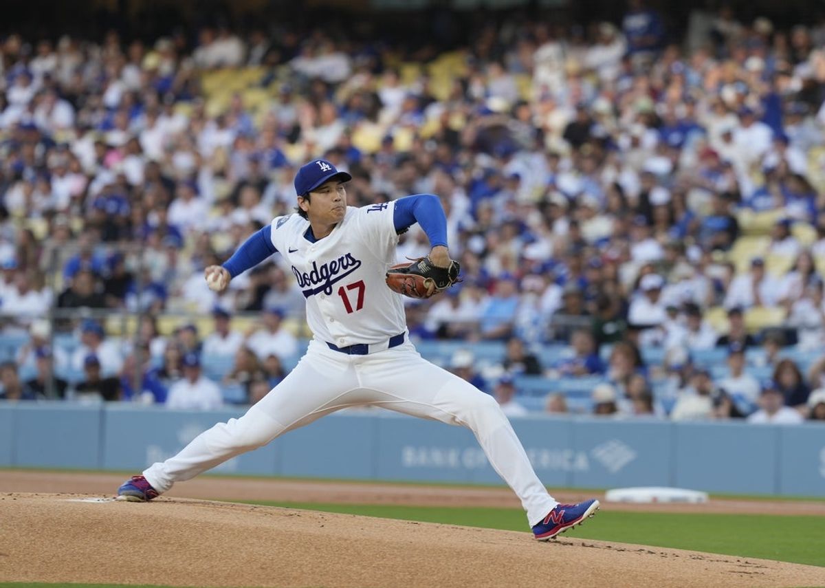 3 de julho de 2026; Los Angeles, Califórnia, EUA; O arremessador titular do Los Angeles Dodgers, Shohei Ohtani (17), arremessa durante o primeiro inning contra o San Diego Padres no Dodger Stadium. Crédito obrigatório: Jon Endow-Imagn Images